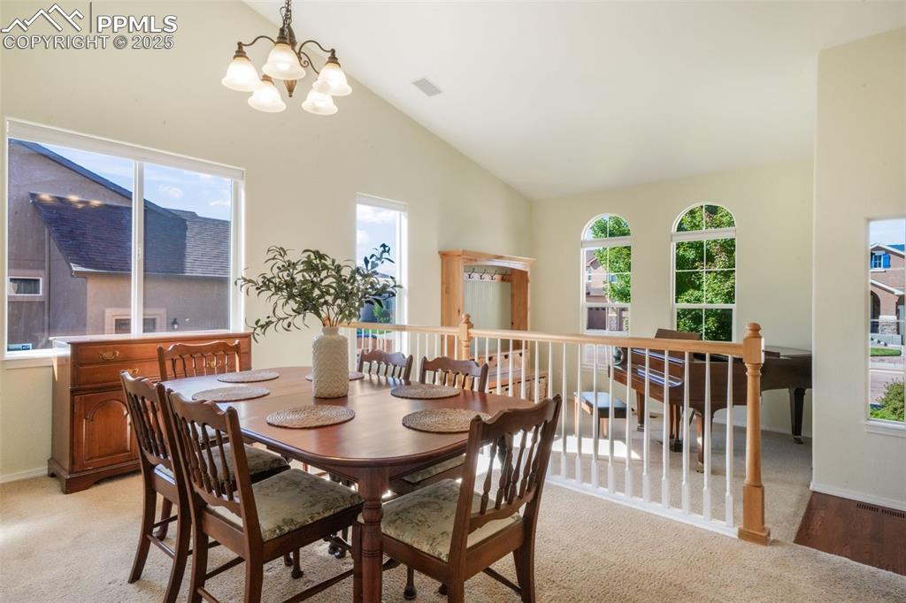 Image 7 of 50: Dining Area