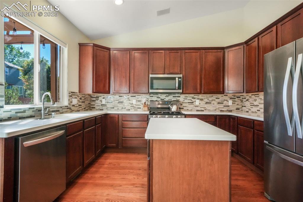 Image 9 of 50: Kitchen