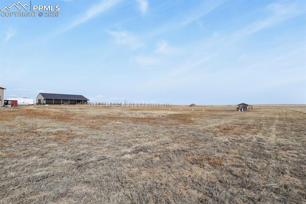 Image 31 of 39: Yard