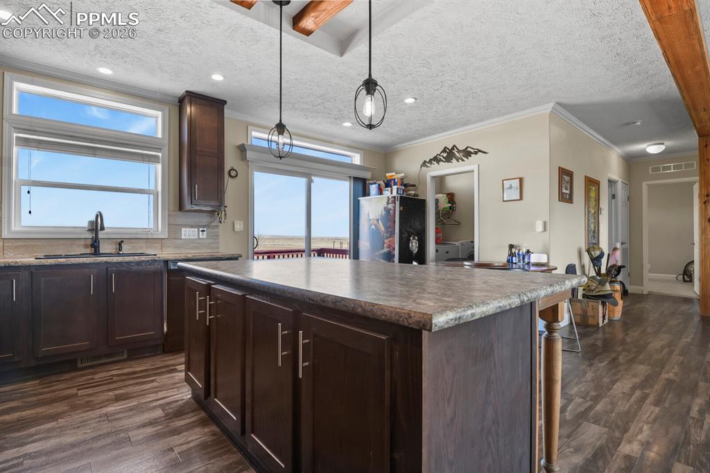 Image 9 of 39: Kitchen