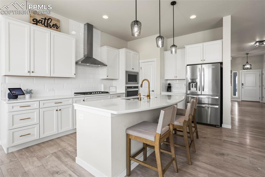 Image 10 of 21: Kitchen