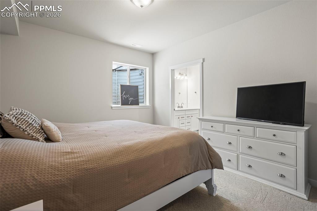 Image 19 of 21: Basement Suite with attached Bathroom