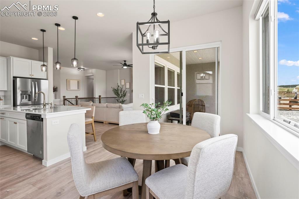 Image 7 of 21: Breakfast Area