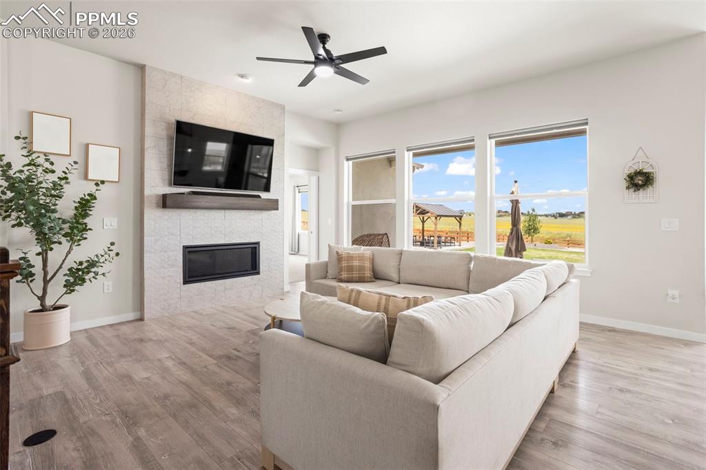 Image 8 of 21: Living Room