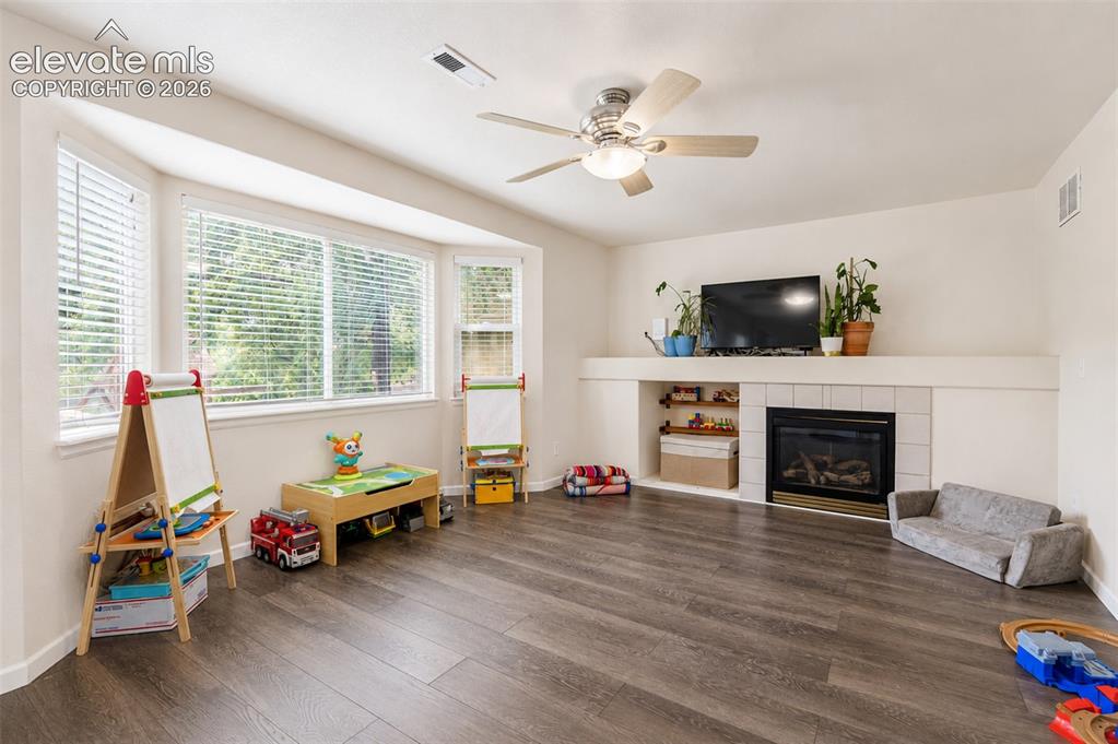 Image 15 of 49: Family room - main floor