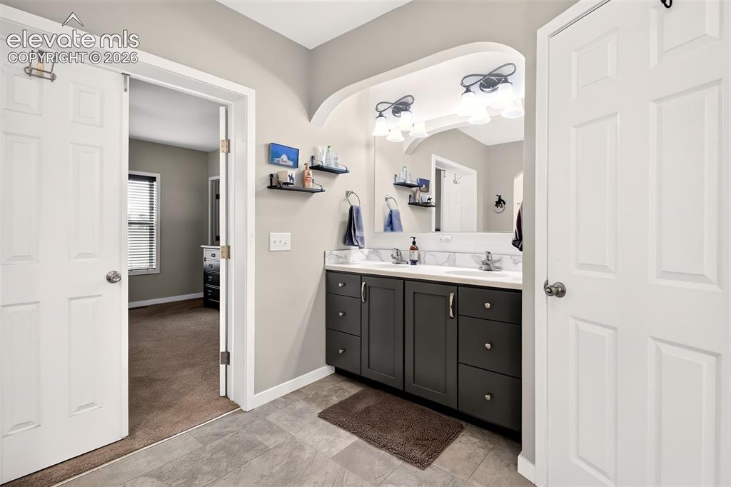 Image 17 of 42: Bathroom