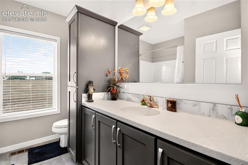 Image 18 of 42: Bathroom