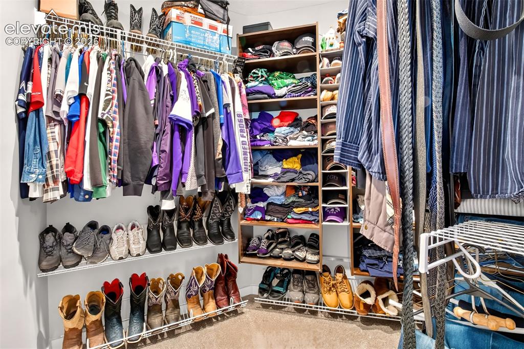 Image 21 of 42: Closet