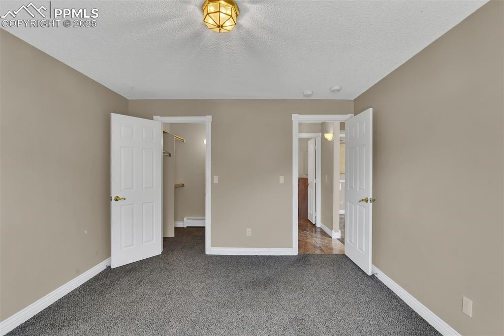 Image 16 of 25: Bedroom
