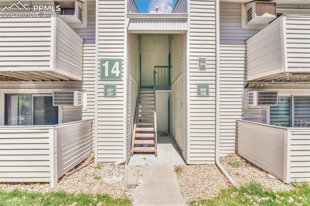 Image 2 of 25: Entry