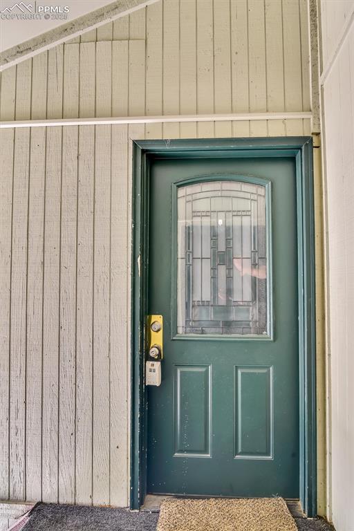 Image 3 of 25: Entry