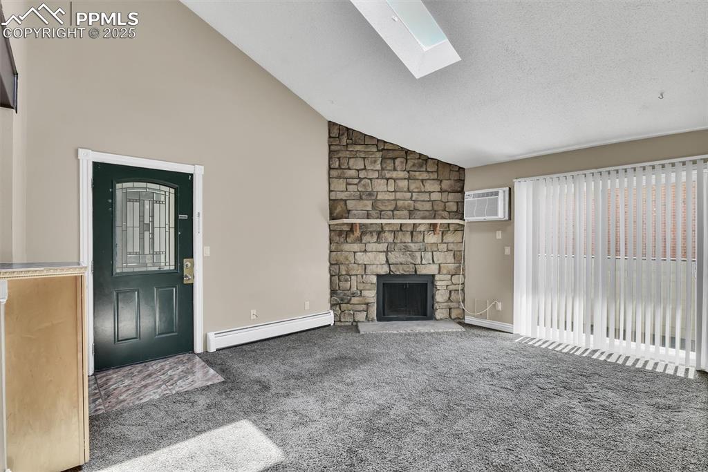 Image 6 of 25: Living Room