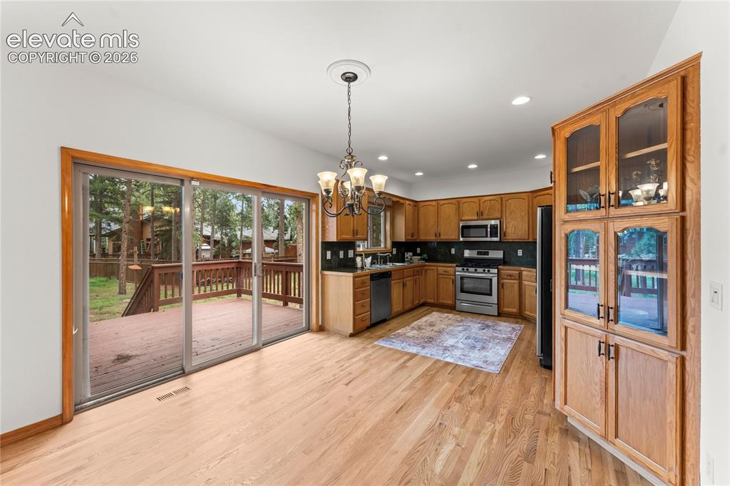 Image 10 of 46: Kitchen