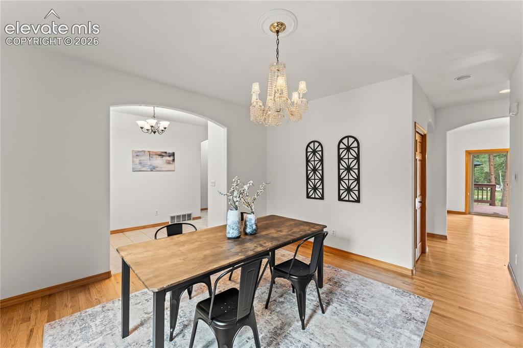 Image 5 of 46: Dining Area