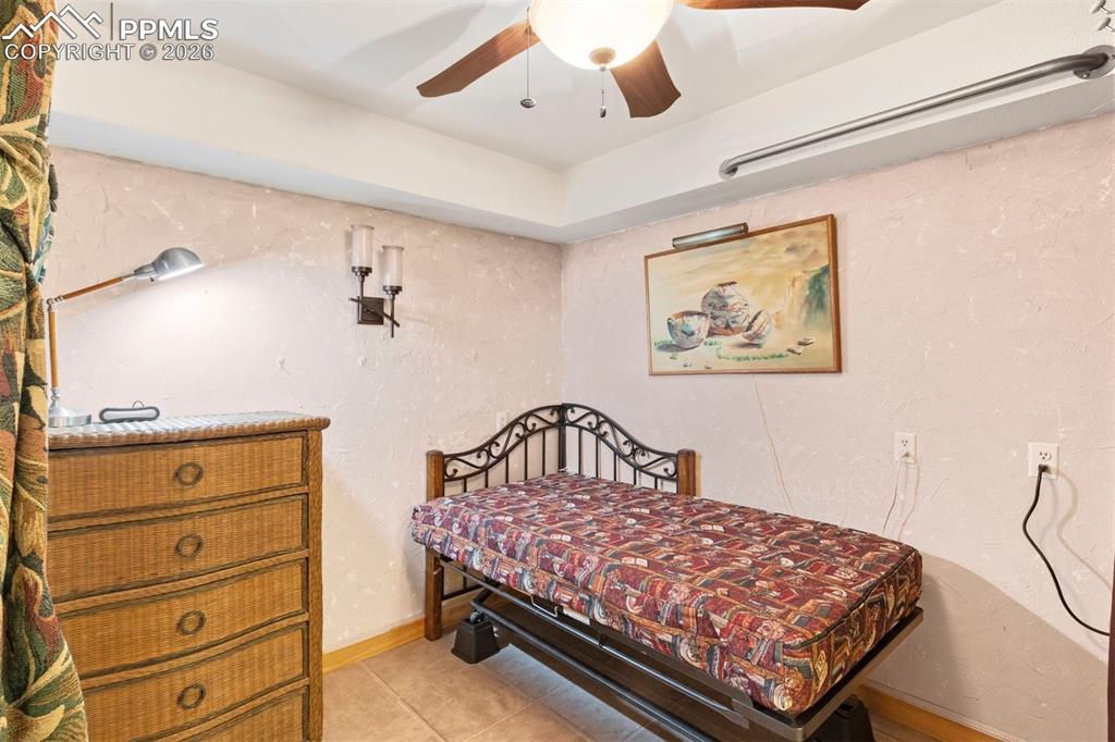 Image 10 of 21: Bedroom