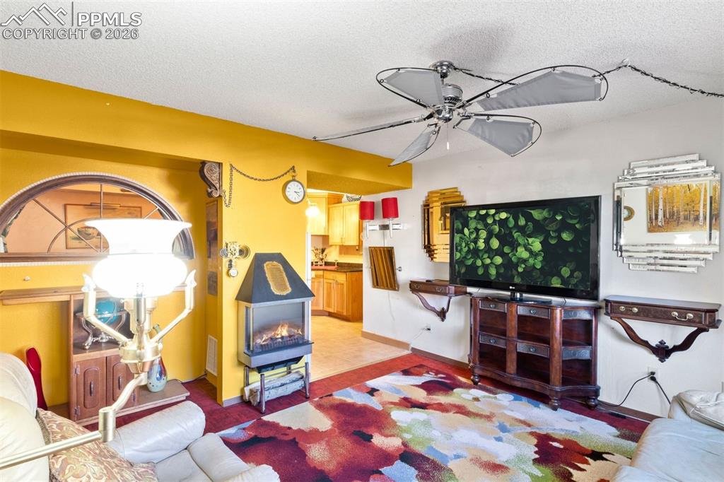 Image 7 of 21: Living Room