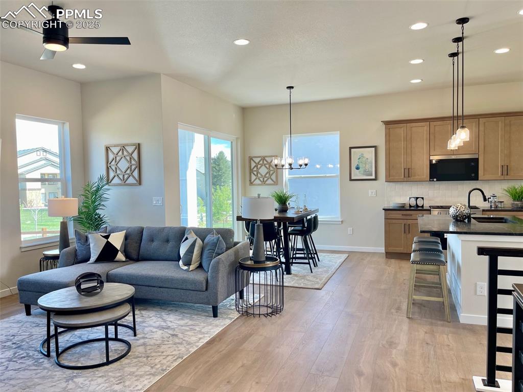 Image 10 of 31: Living Room