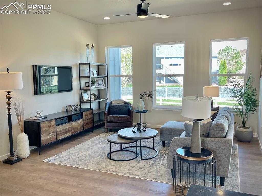 Image 12 of 31: Living Room