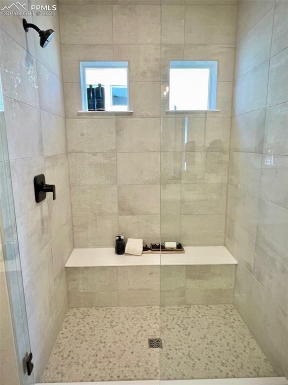 Image 15 of 31: Bathroom