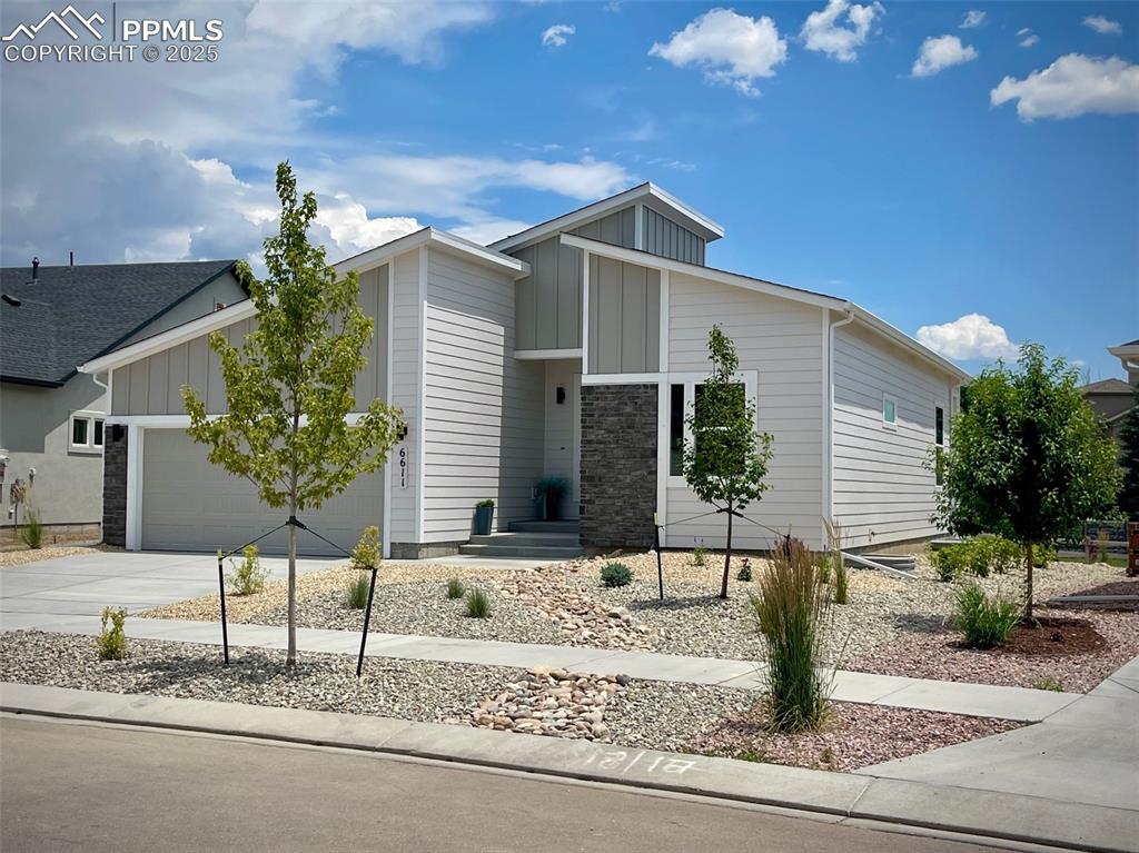 Image 2 of 31: Front of Structure