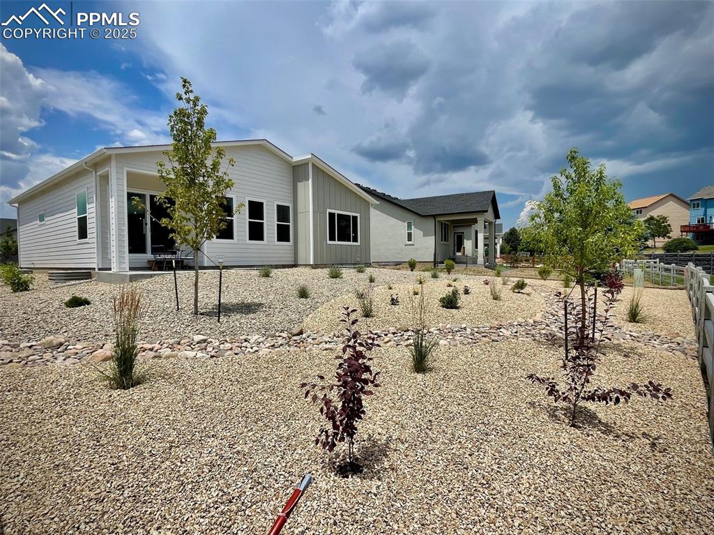 Image 27 of 31: Yard