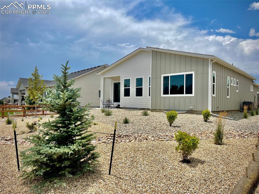 Image 28 of 31: Back of Structure