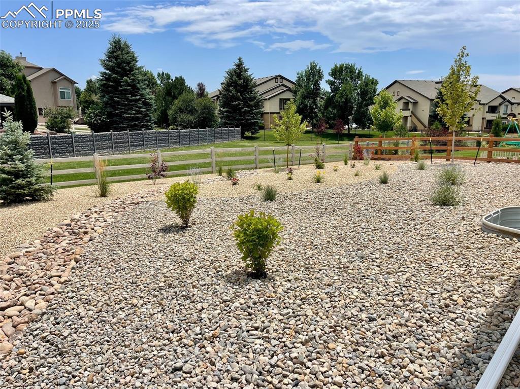 Image 29 of 31: Yard