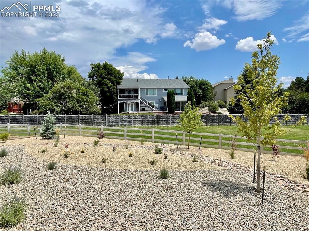 Image 31 of 31: Yard