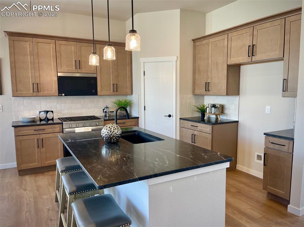 Image 6 of 31: Kitchen