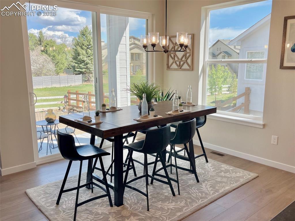 Image 8 of 31: Dining Area