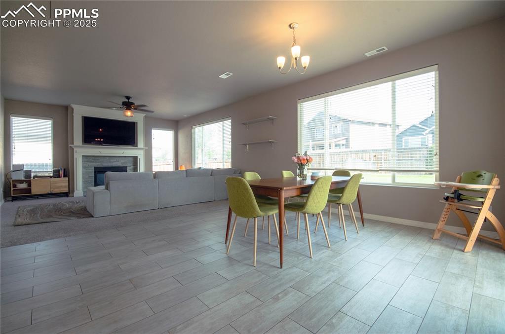 Image 10 of 40: Dining Area