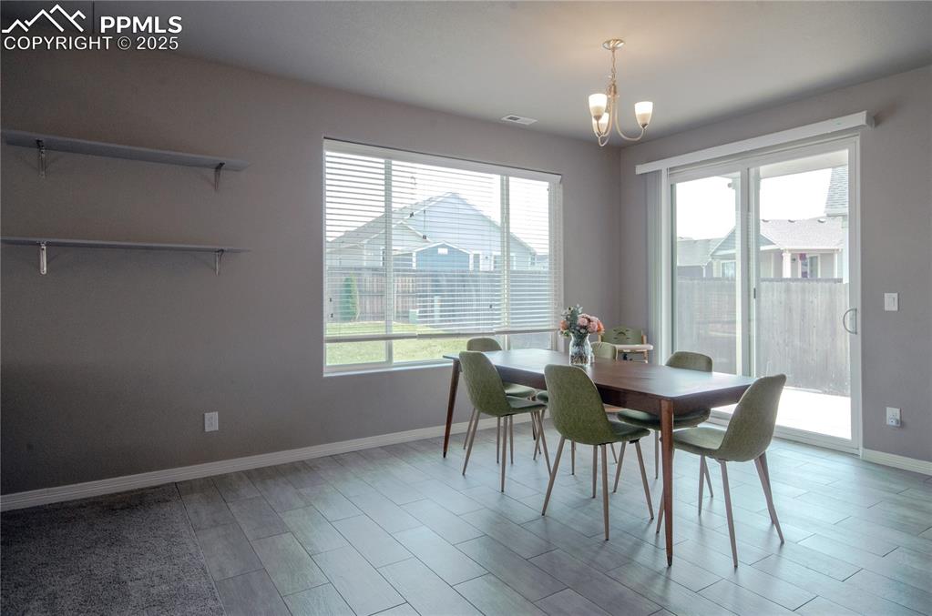 Image 11 of 40: Dining Area
