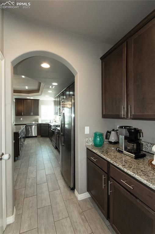 Image 15 of 40: Kitchen