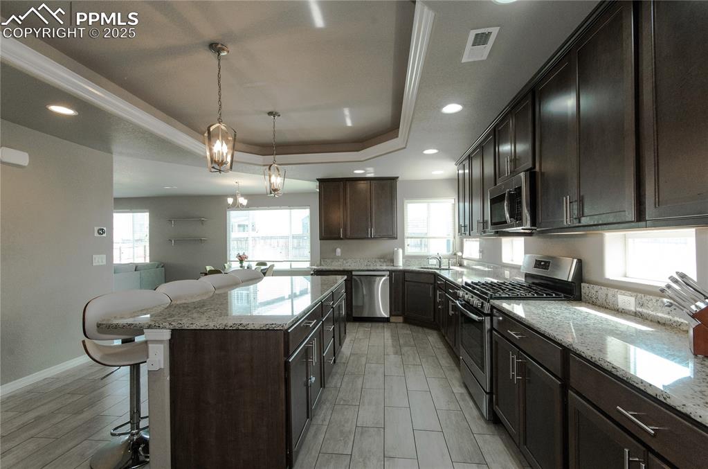 Image 17 of 40: Kitchen