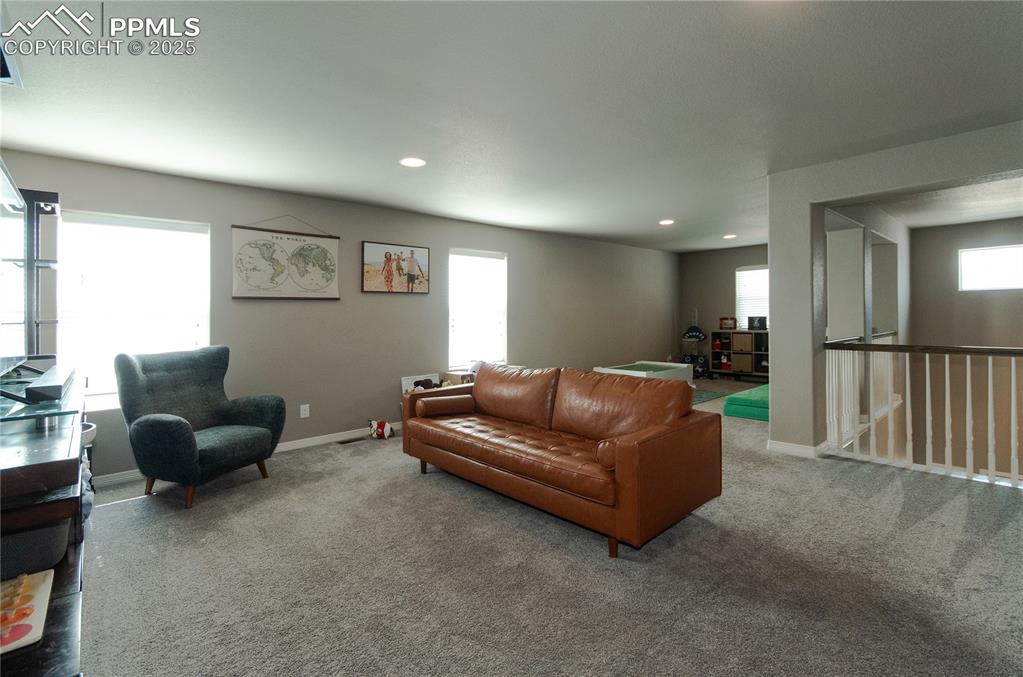 Image 19 of 40: Living Room