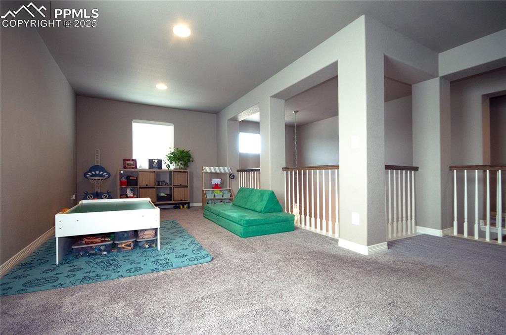 Image 21 of 40: Living Room