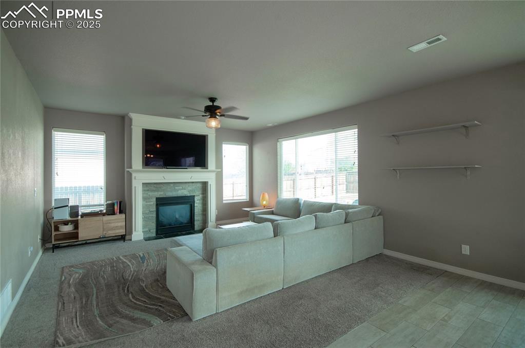 Image 8 of 40: Living Room
