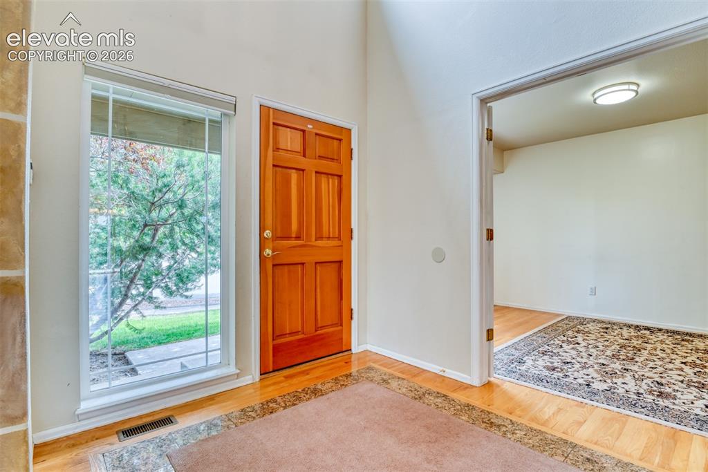 Image 10 of 50: Entry