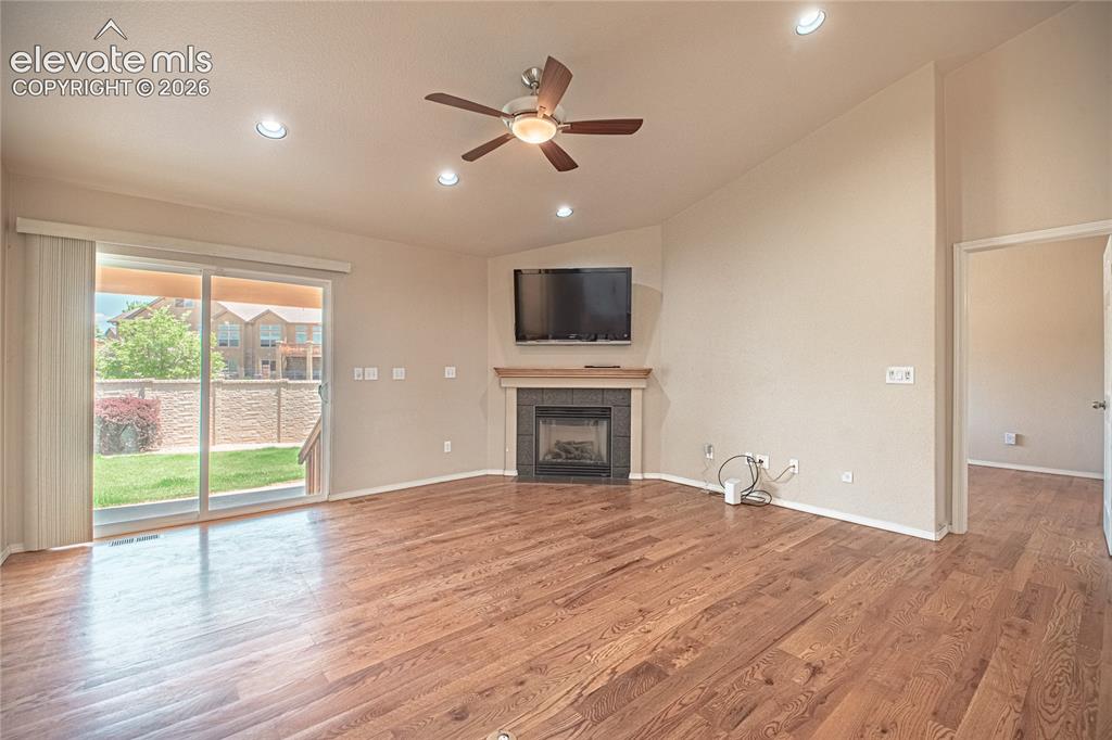 Image 10 of 50: Living Room