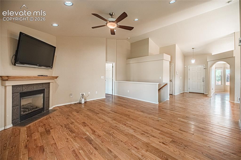 Image 11 of 50: Living Room
