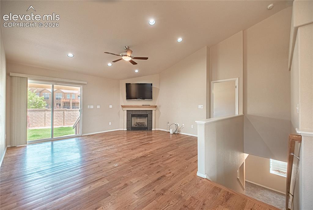 Image 9 of 50: Living Room
