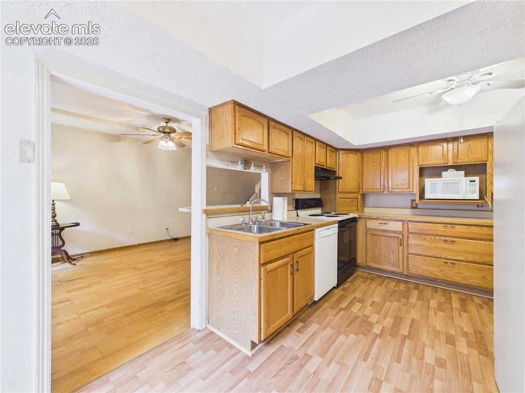 Image 10 of 29: Kitchen