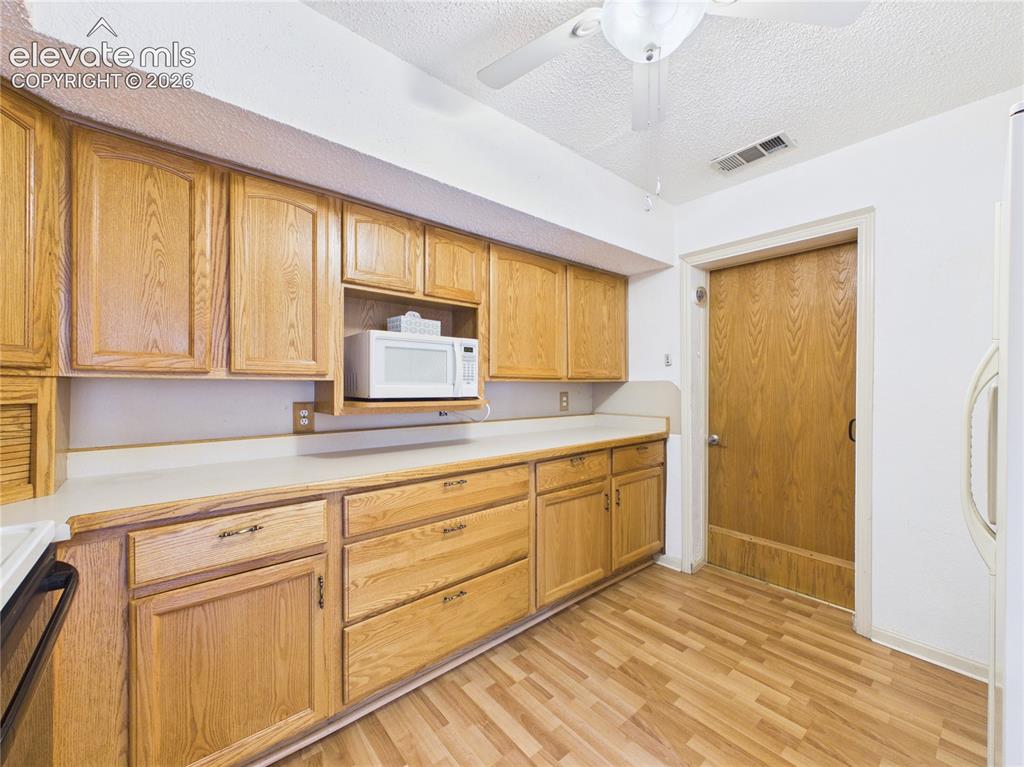 Image 12 of 29: Kitchen