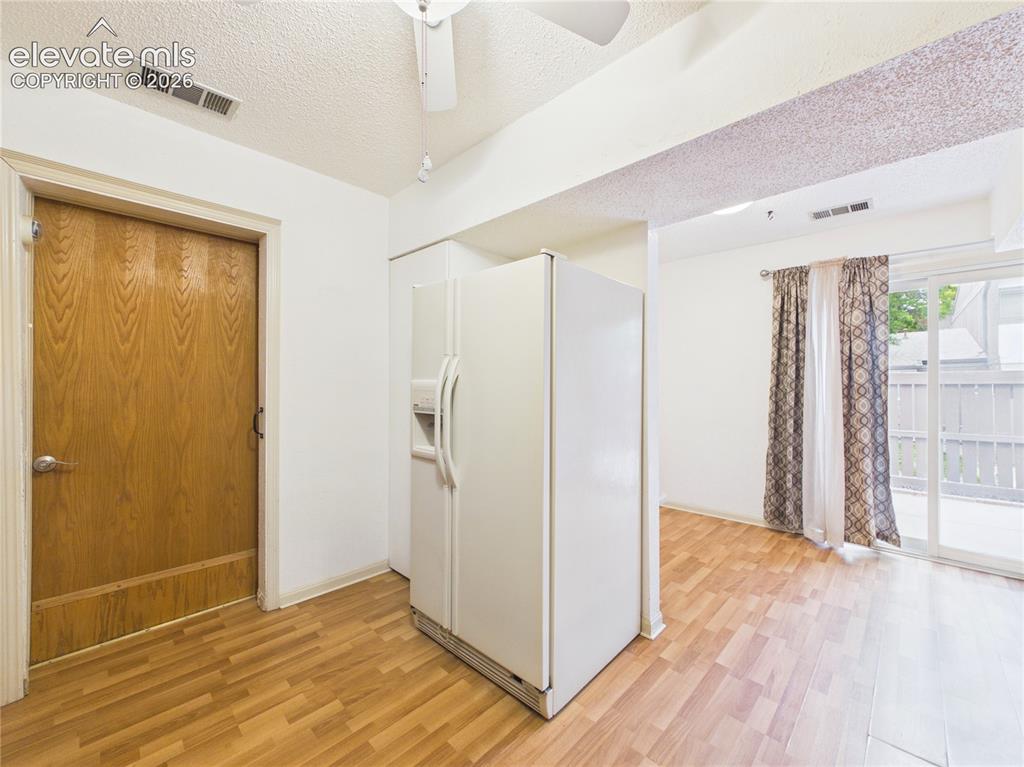 Image 14 of 29: Kitchen