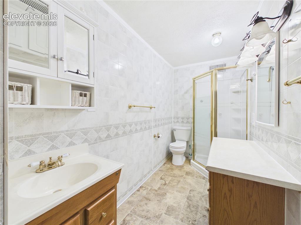 Image 15 of 29: Bathroom