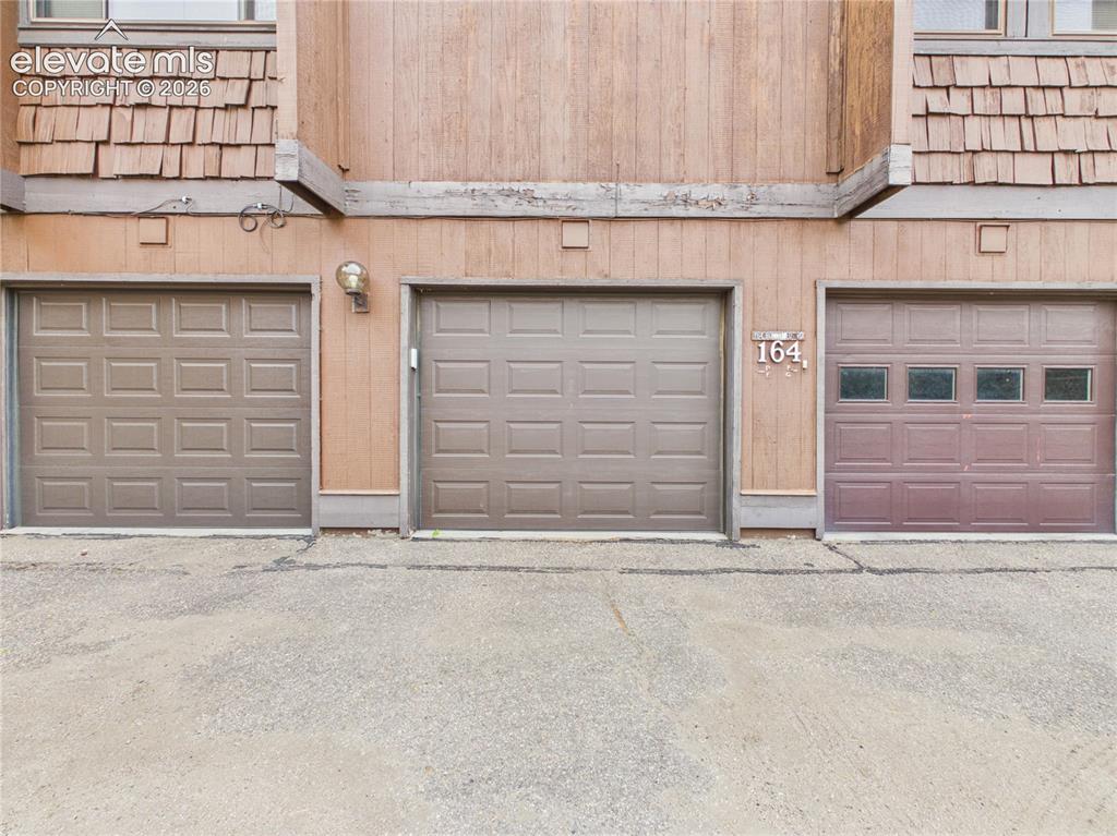 Image 4 of 29: Garage