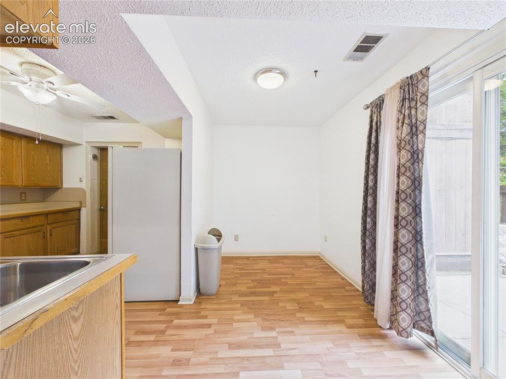 Image 8 of 29: Kitchen