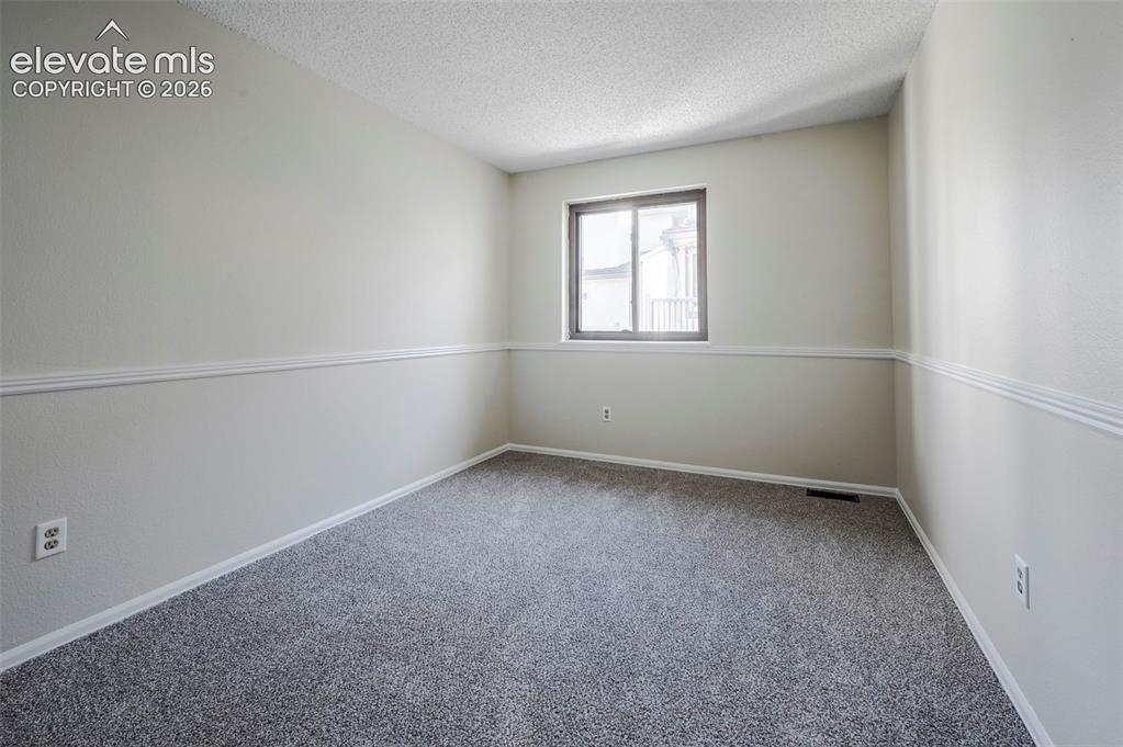 Image 14 of 18: 2nd Bedroom