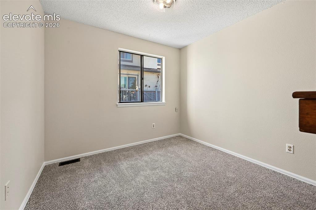 Image 16 of 18: Loft 