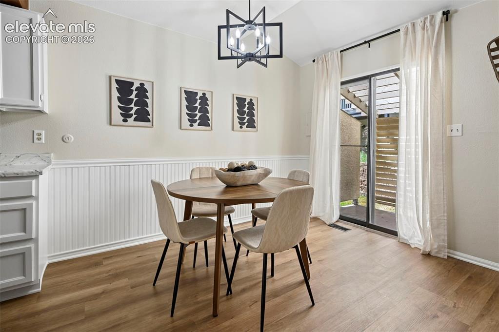 Image 6 of 18: Dining Area